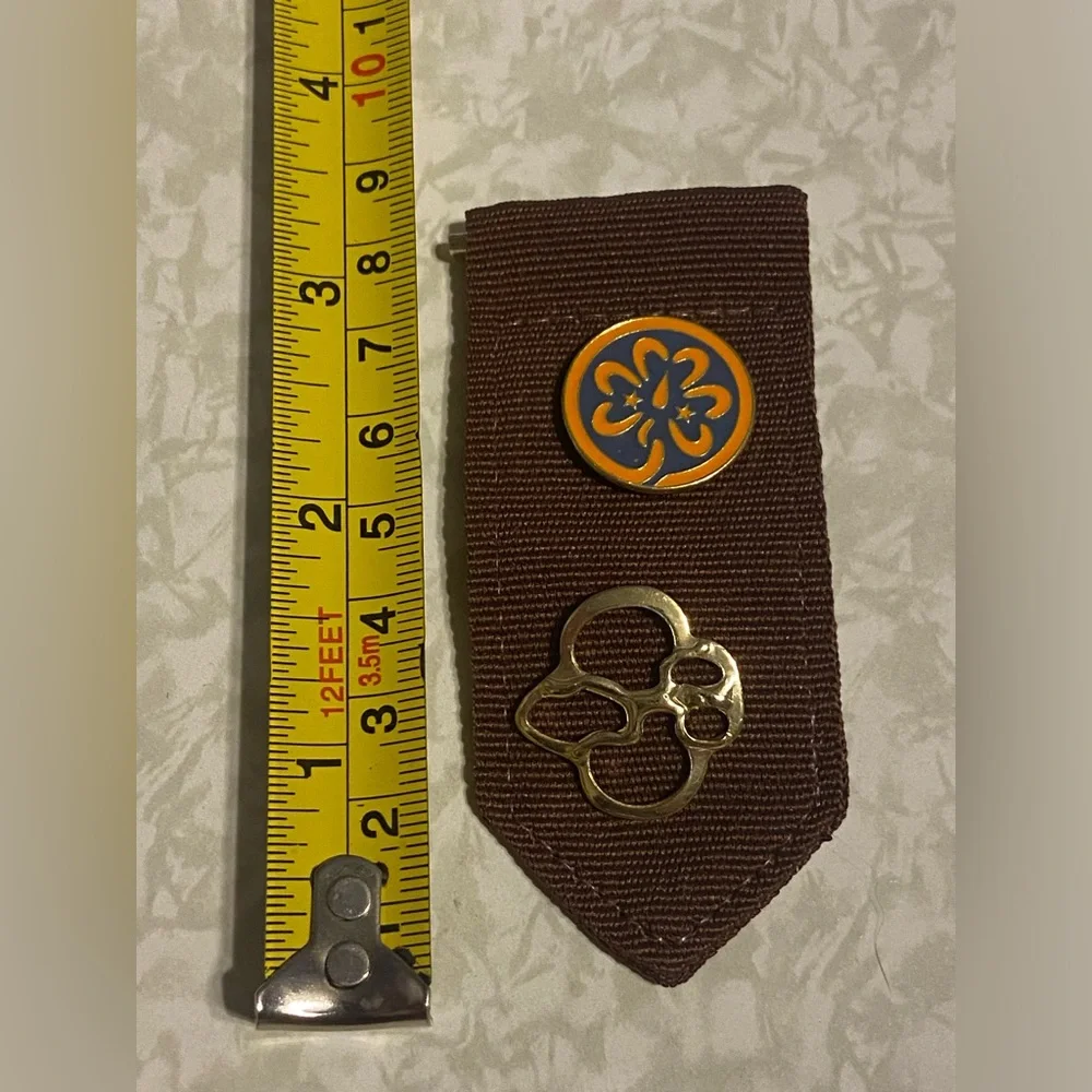 Vintage Girl Scout Brownie Pin Badge #7478